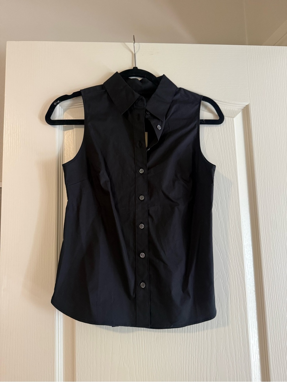 Banana Republic Sleeveless Button-Down Shirt - Black